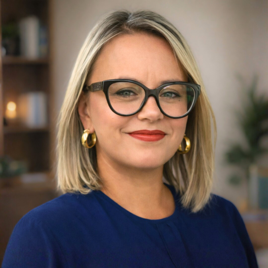 Alexandra T., médium canal spécialisée en voyance, mémoires karmiques et chemin de vie spirituel chez EsoLab